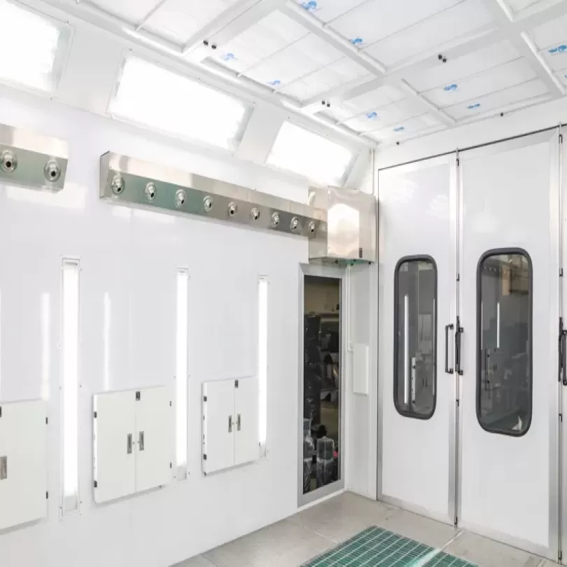 Phòng sơn sấy tiêu chuẩn cho sơn gốc dầu, cửa panel 3 cánh, hút sàn 3 dãy